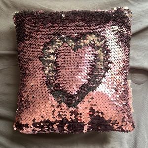 Color switching sequins mini pillow